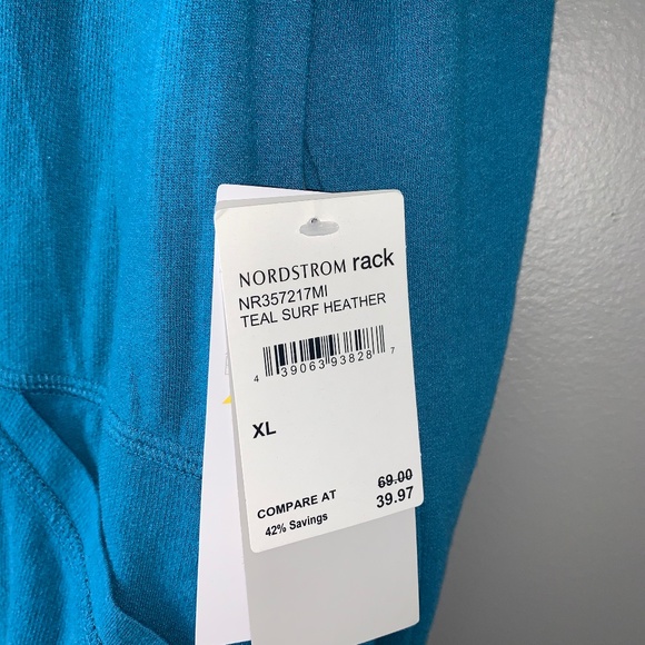 Zella Activewear Jacket with ruched sleeves - Picture 3 of 6